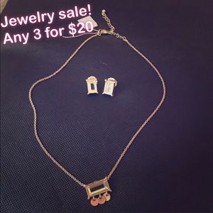 🎁 NWT set 🎁Gold necklace & earrings